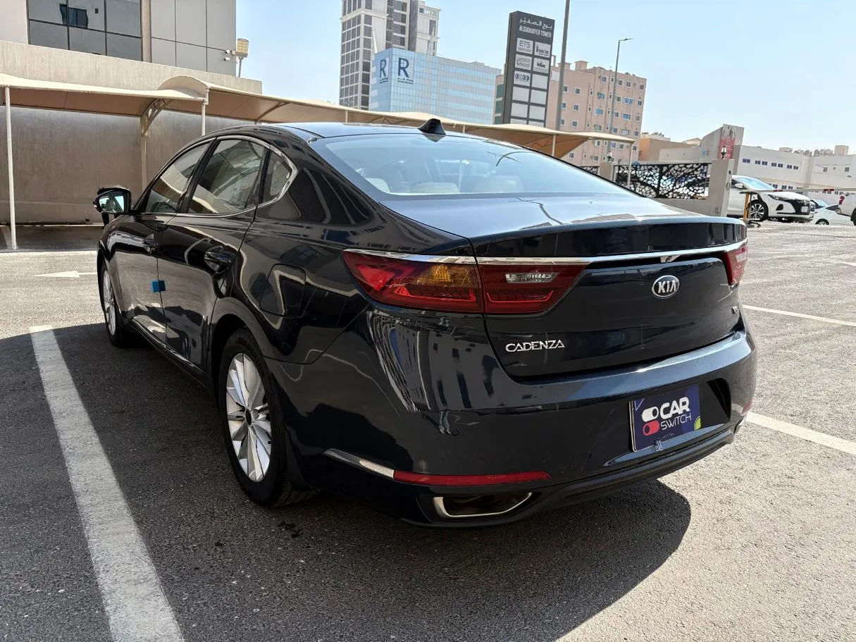 Car image 7