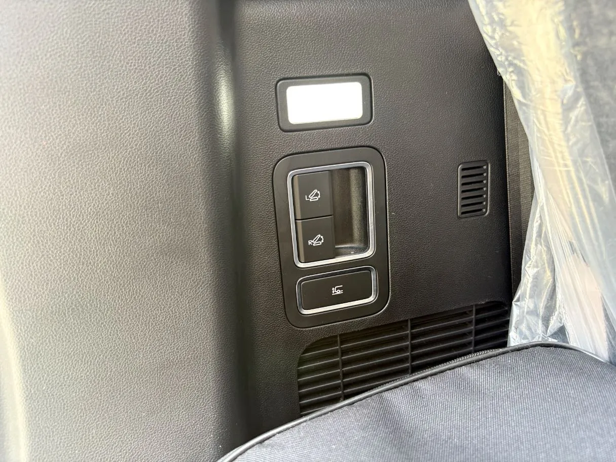 Car image 32