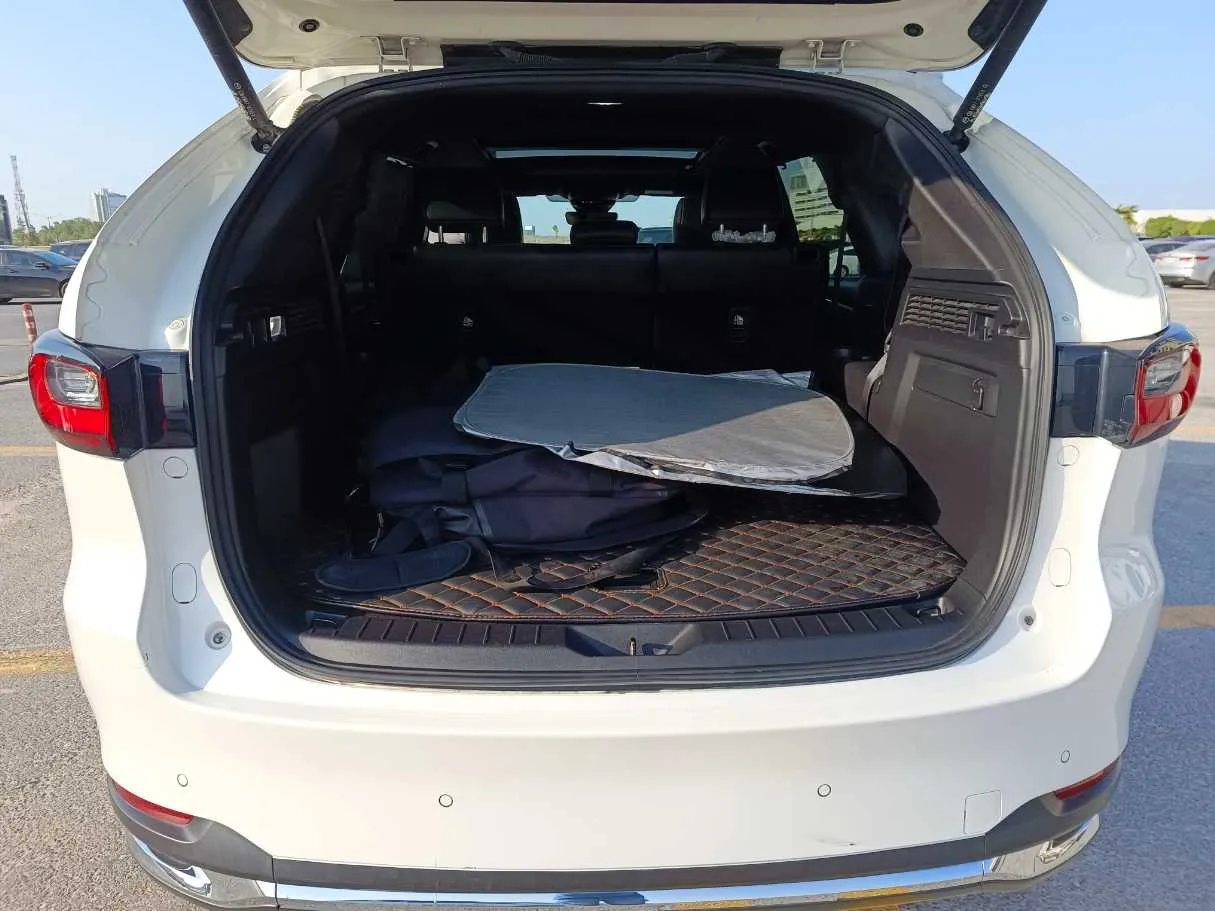Car image 30