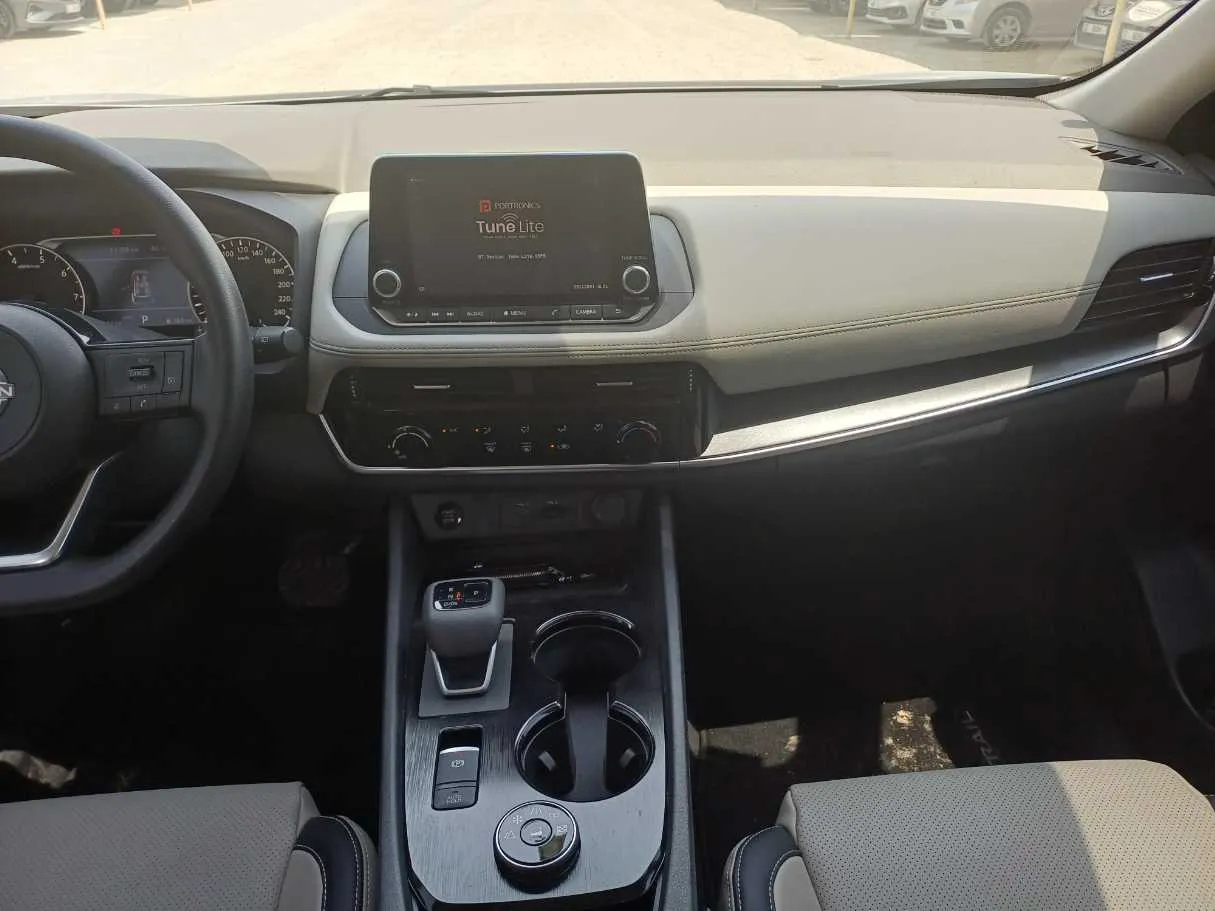 Car image 16