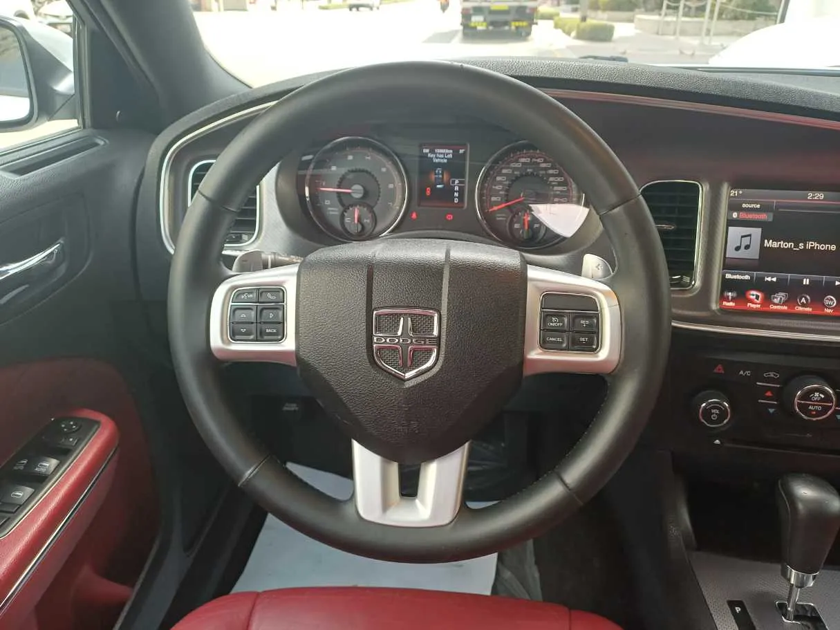 Car image 14