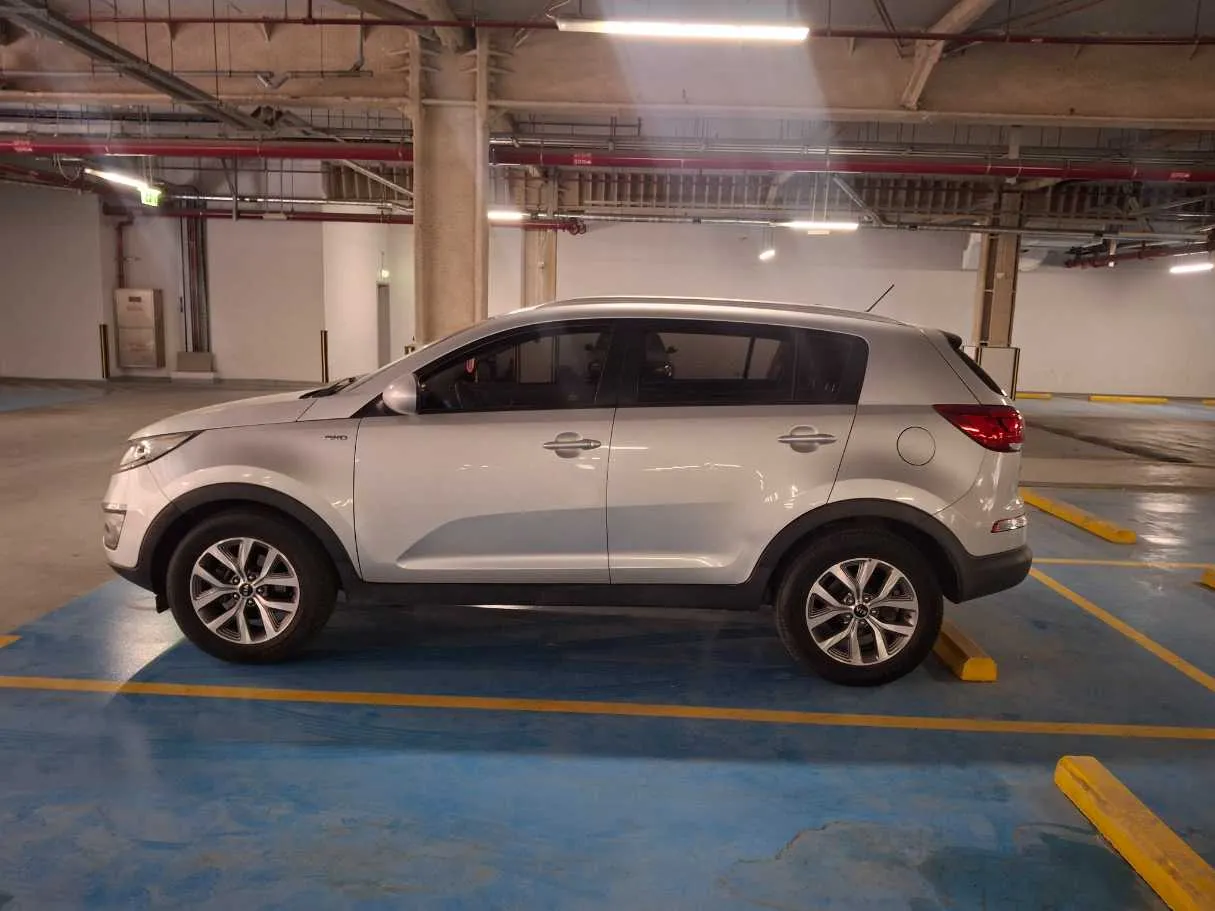 Car image 8