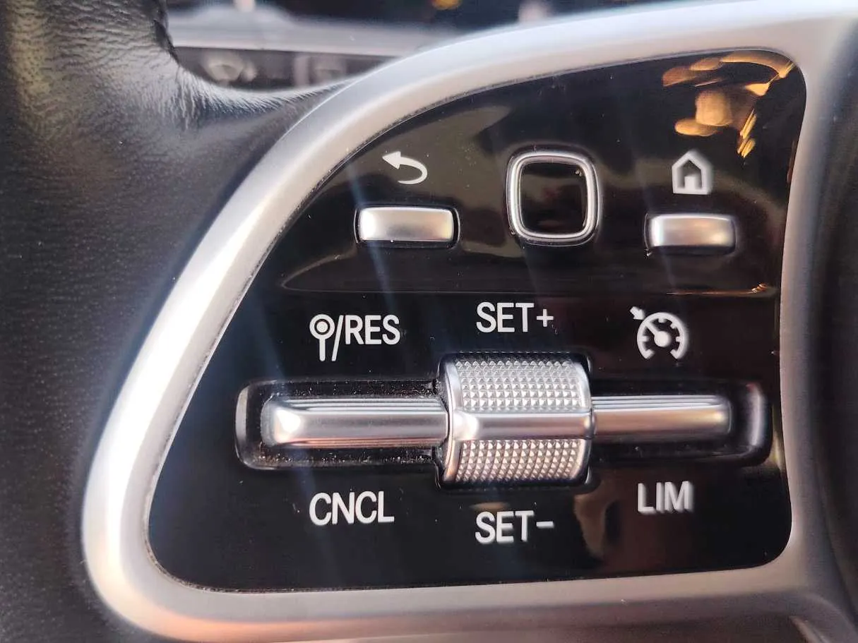 Car image 38