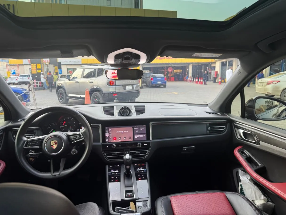 Car image 16