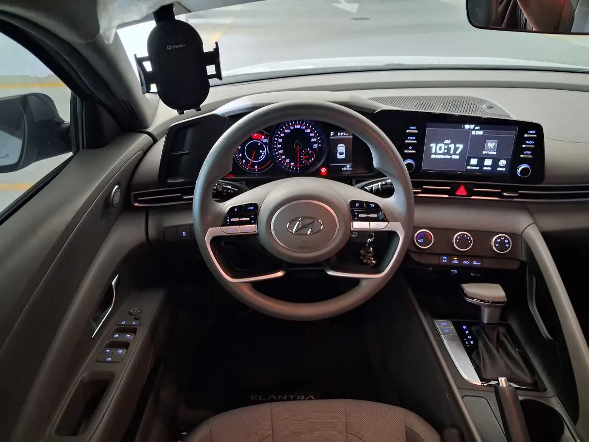 Car image 14