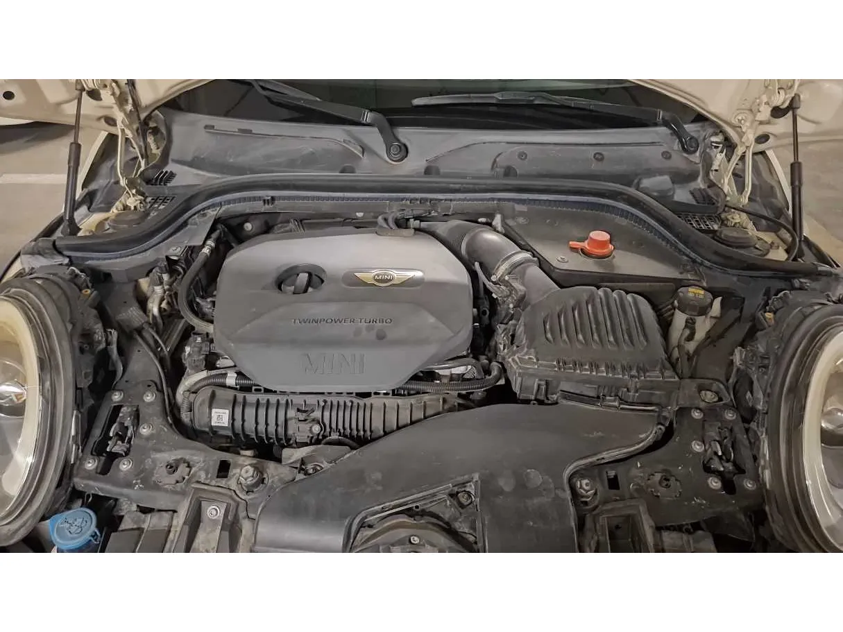 Car image 15