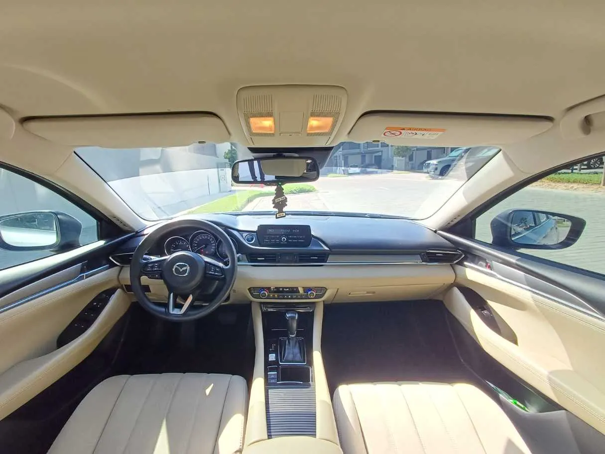 Car image 14