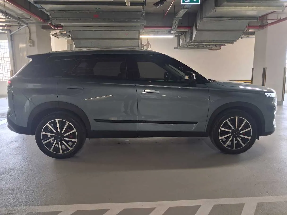 Car image 4