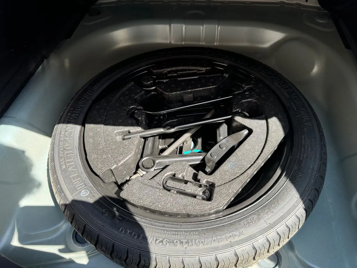 Car image 24
