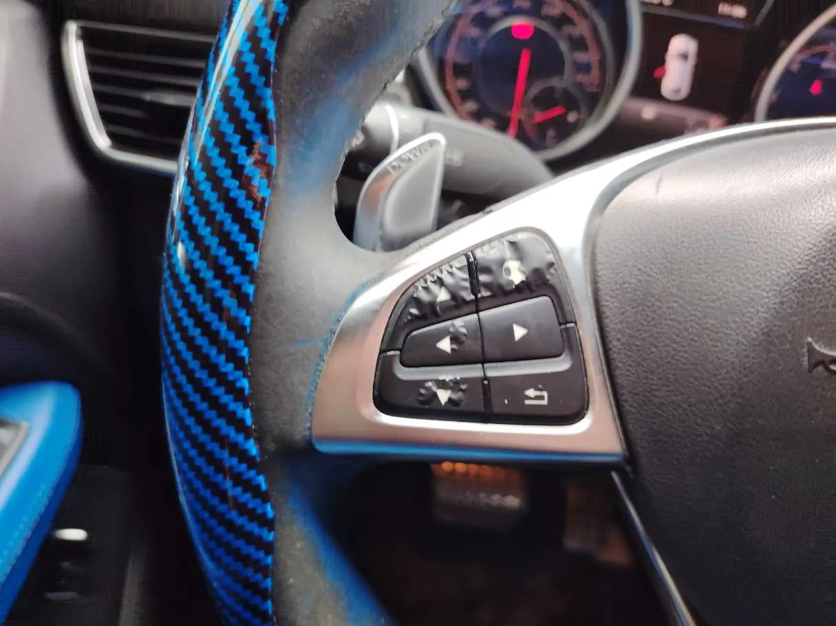 Car image 25