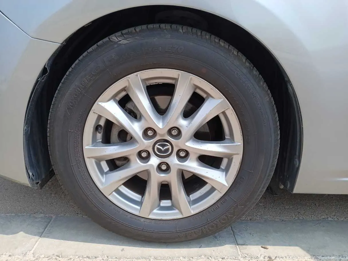 Car image 9