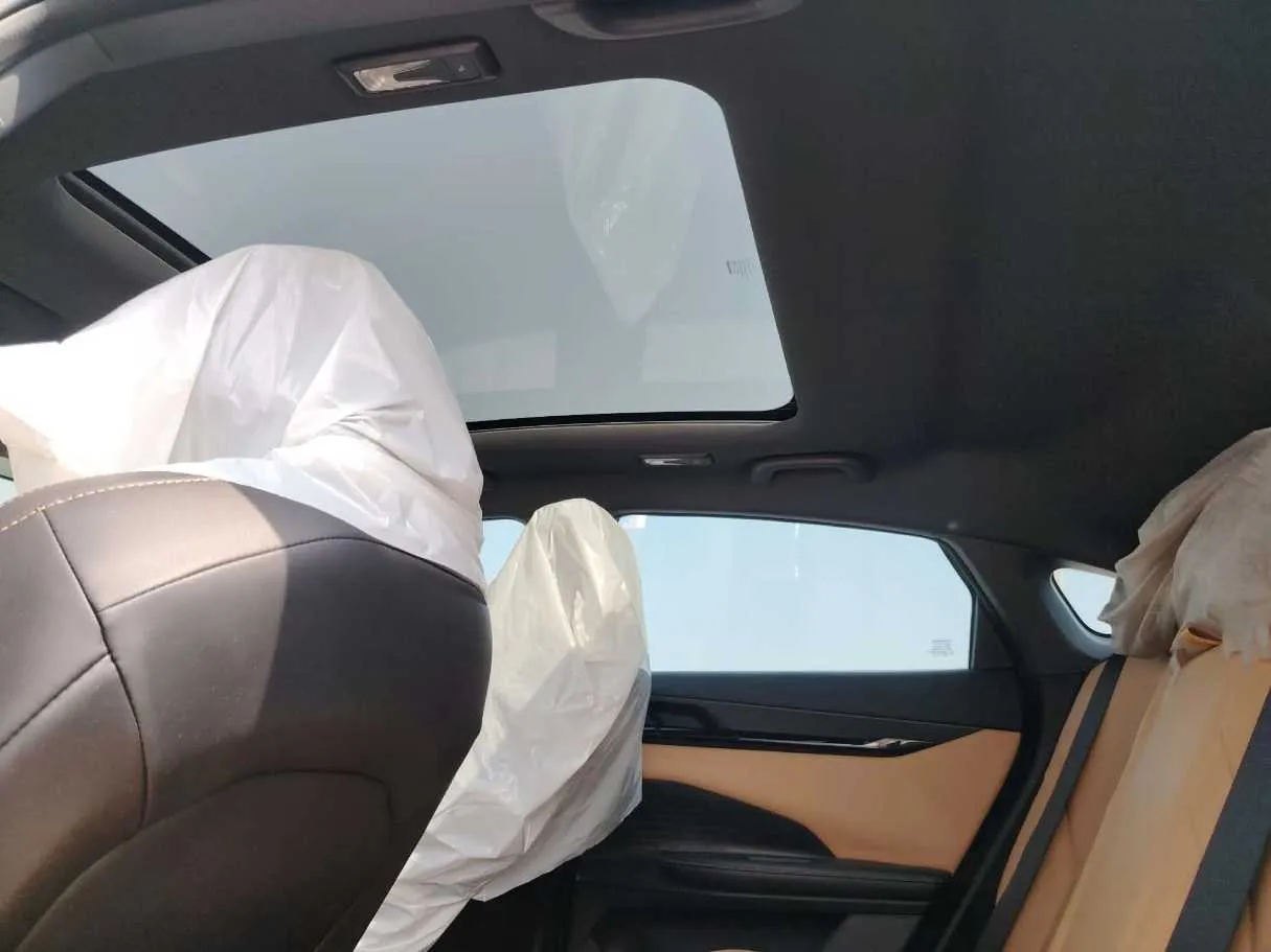 Car image 19