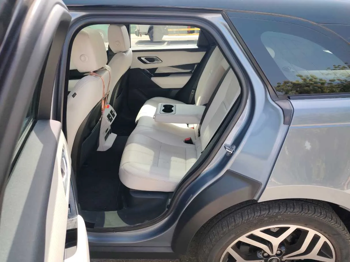 Car image 13