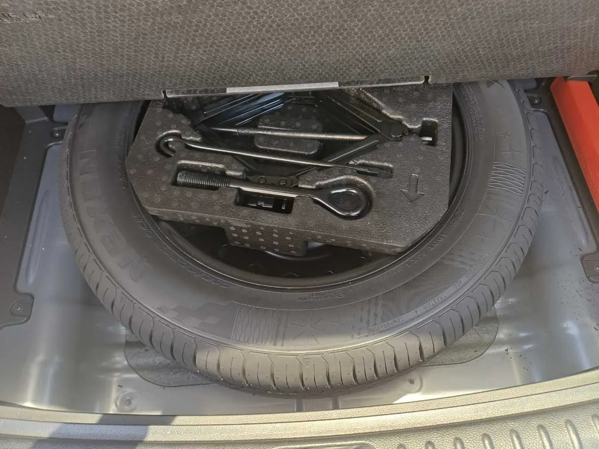 Car image 20