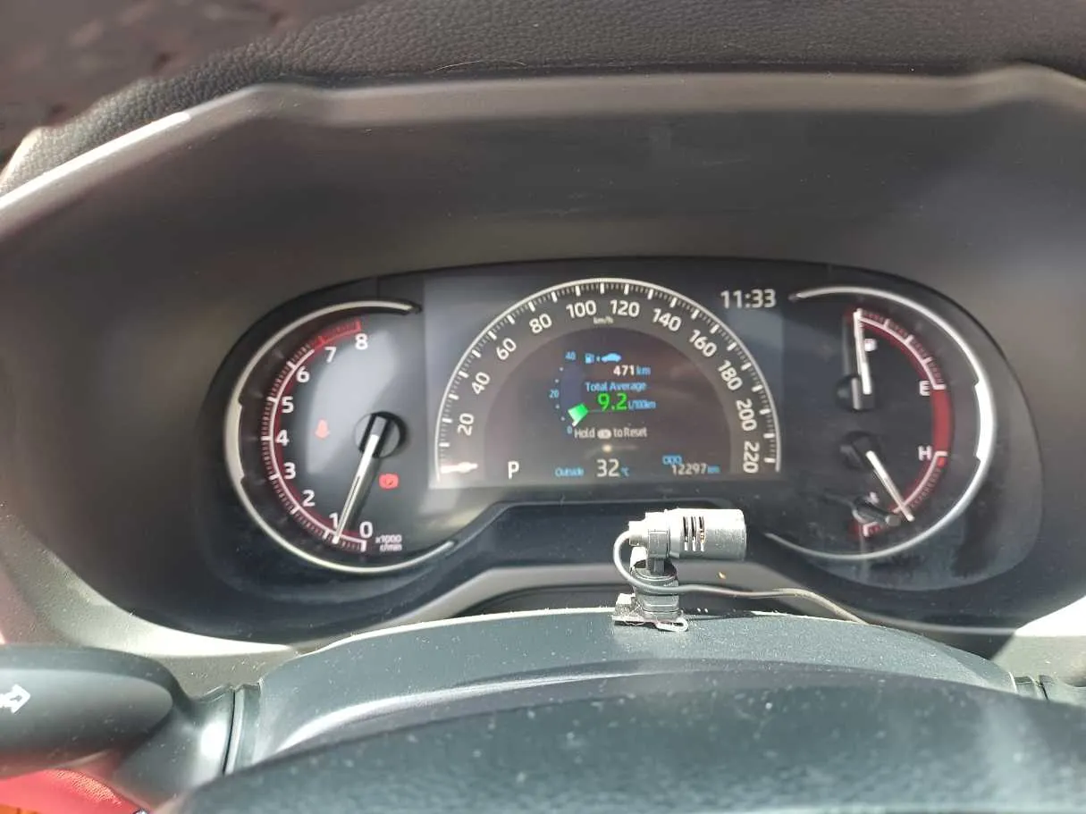 Car image 19
