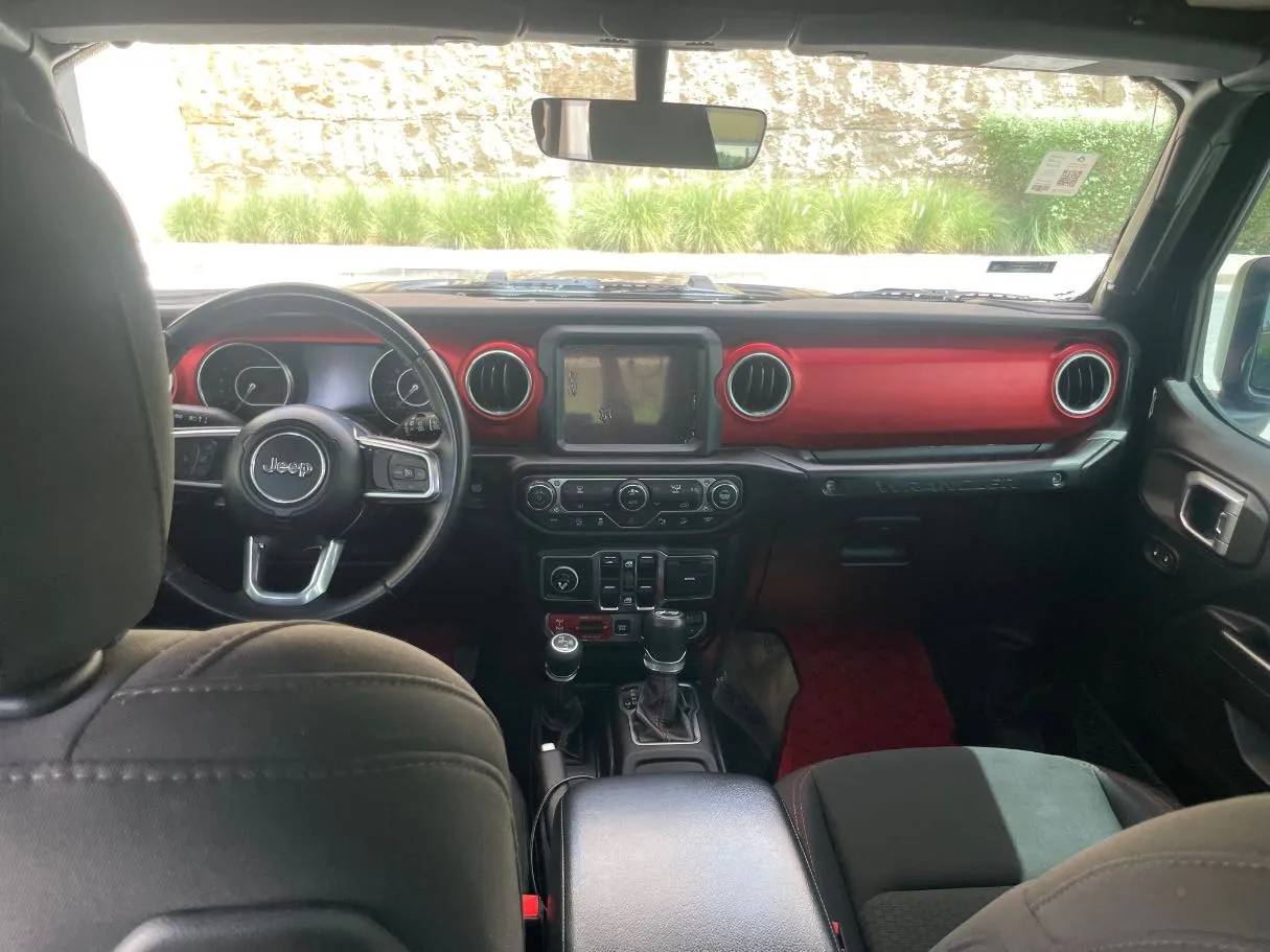 Car image 14