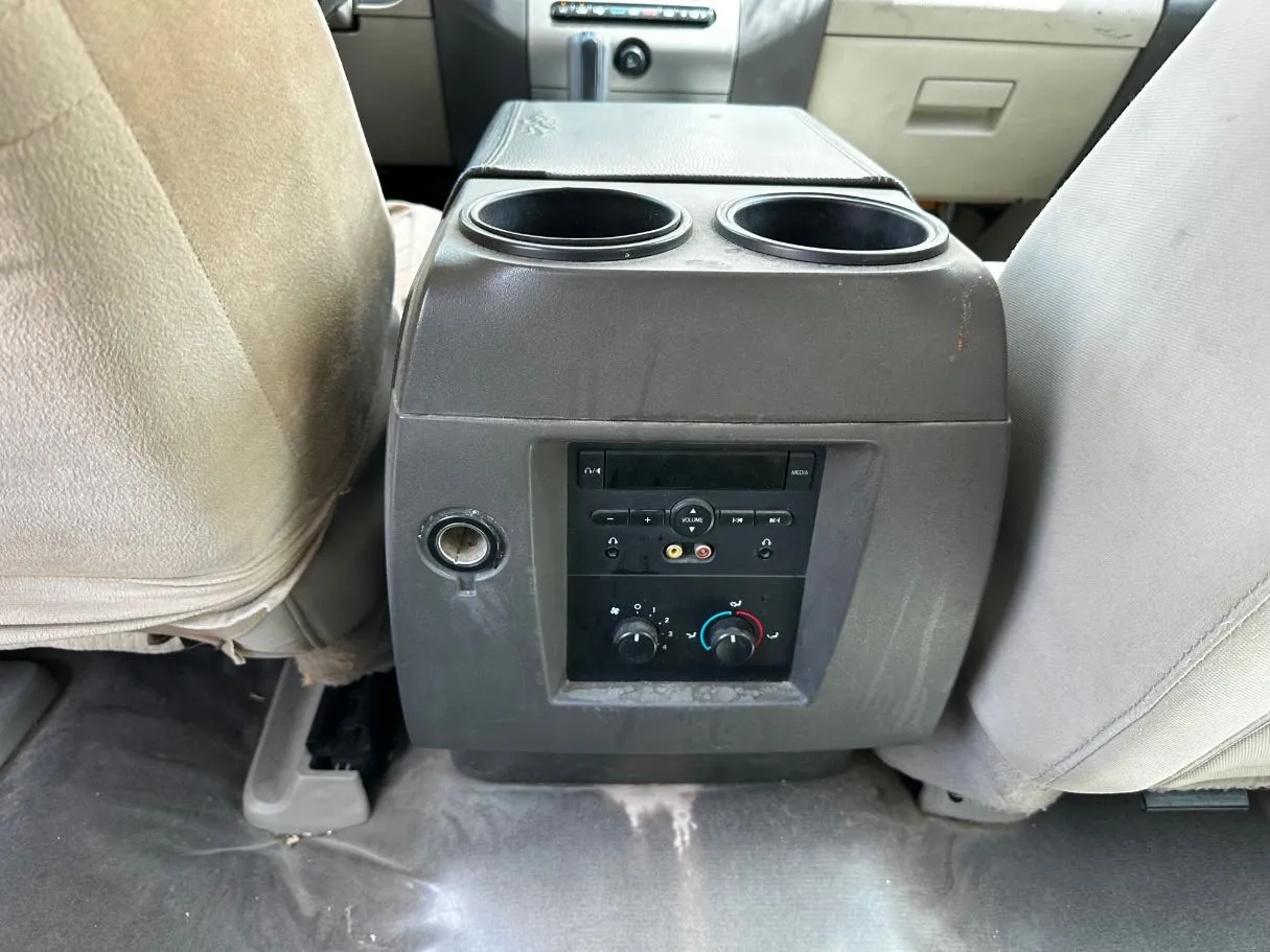 Car image 24