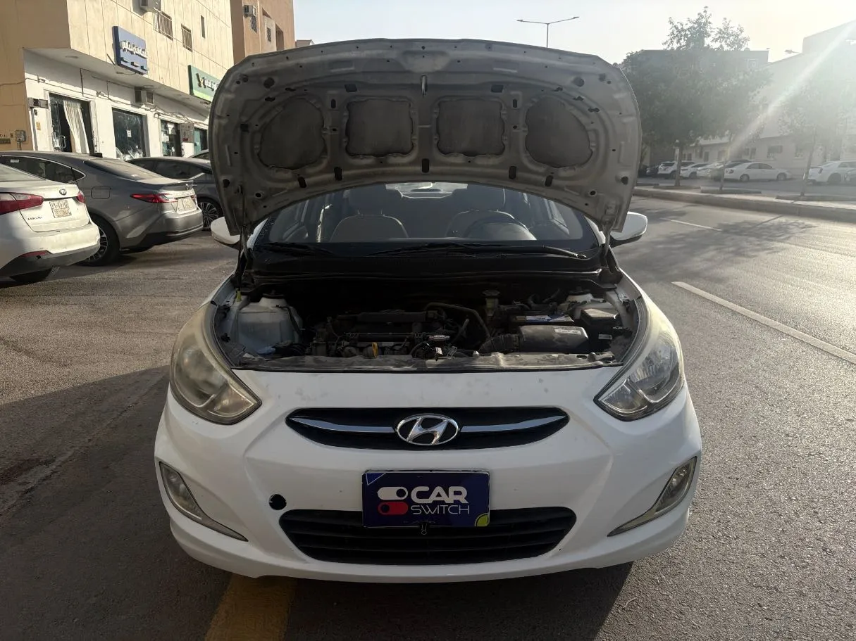 Car image 25