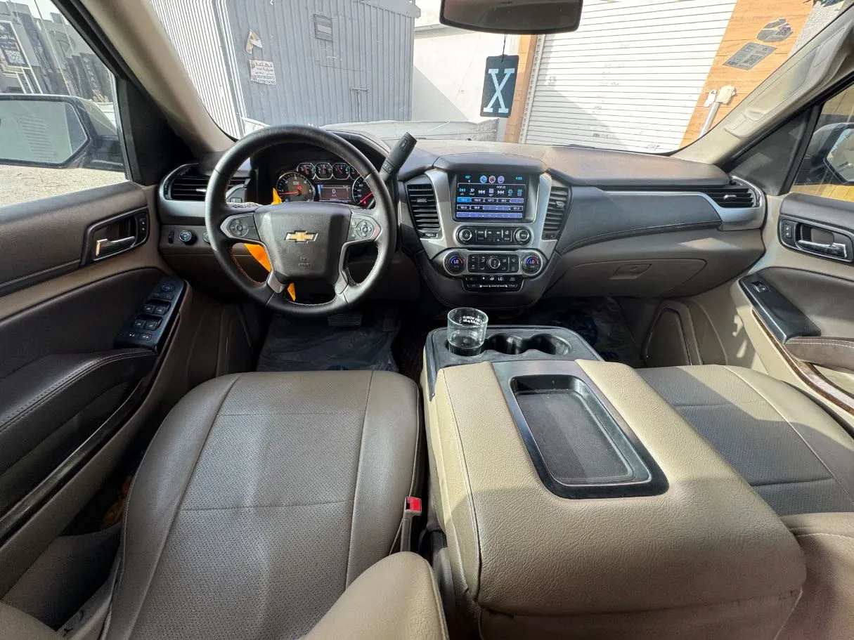 Car image 14