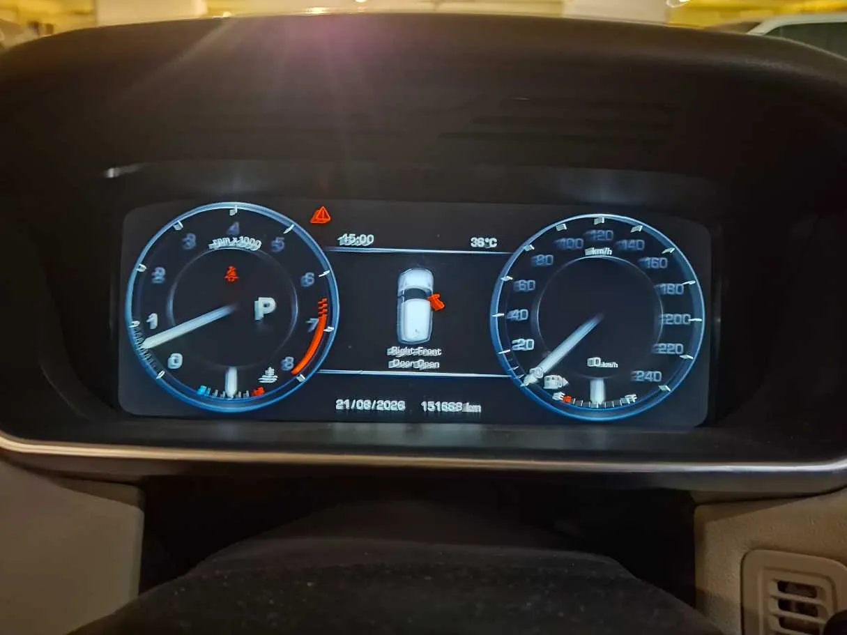 Car image 32