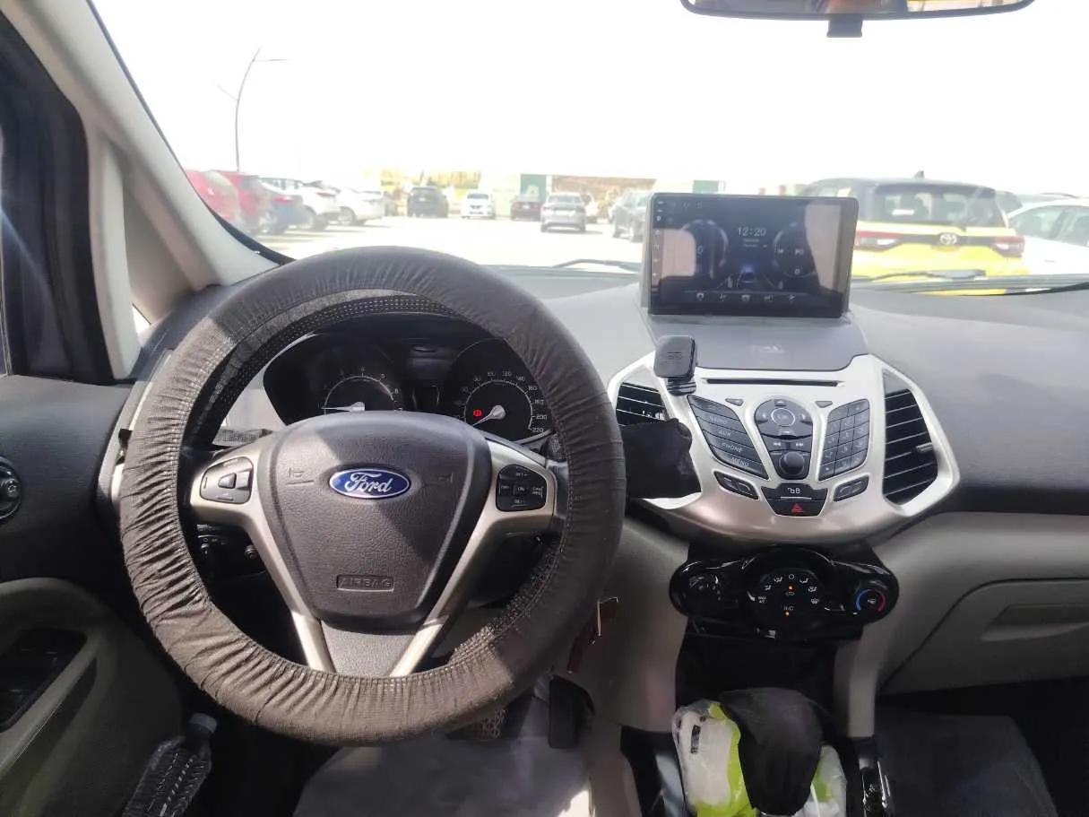 Car image 18