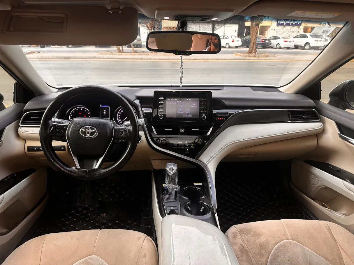 Car image 16