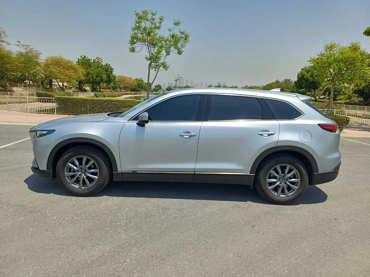 Car image 4