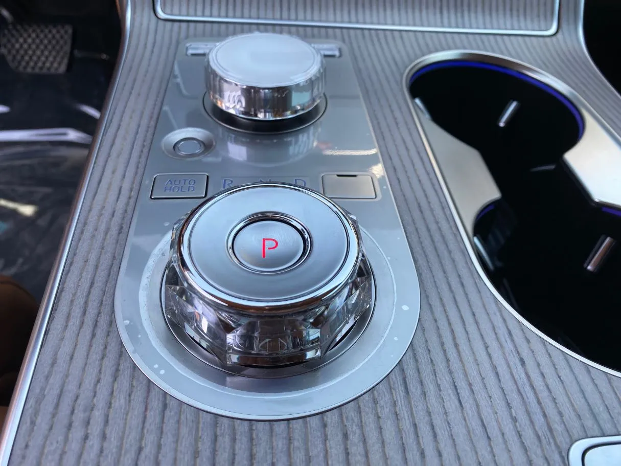 Car image 19