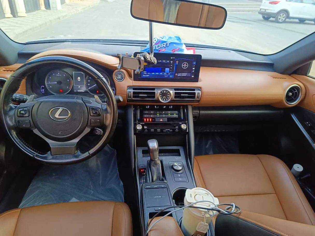 Car image 22