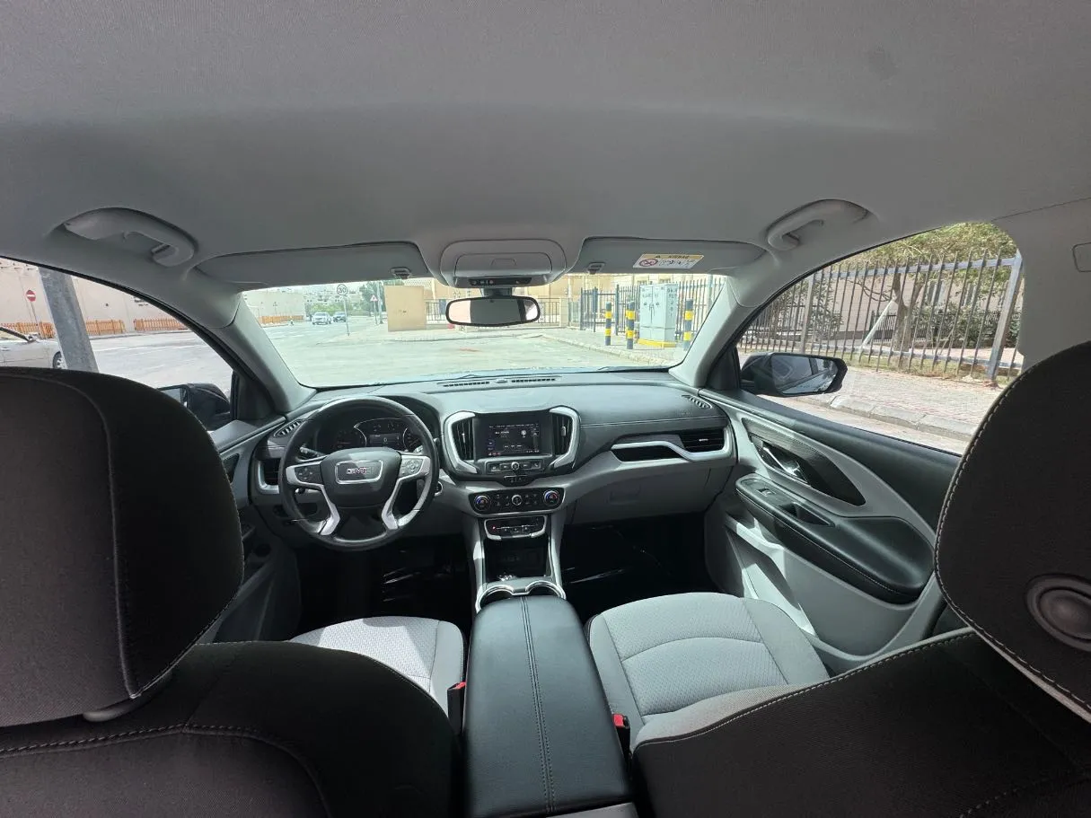 Car image 14
