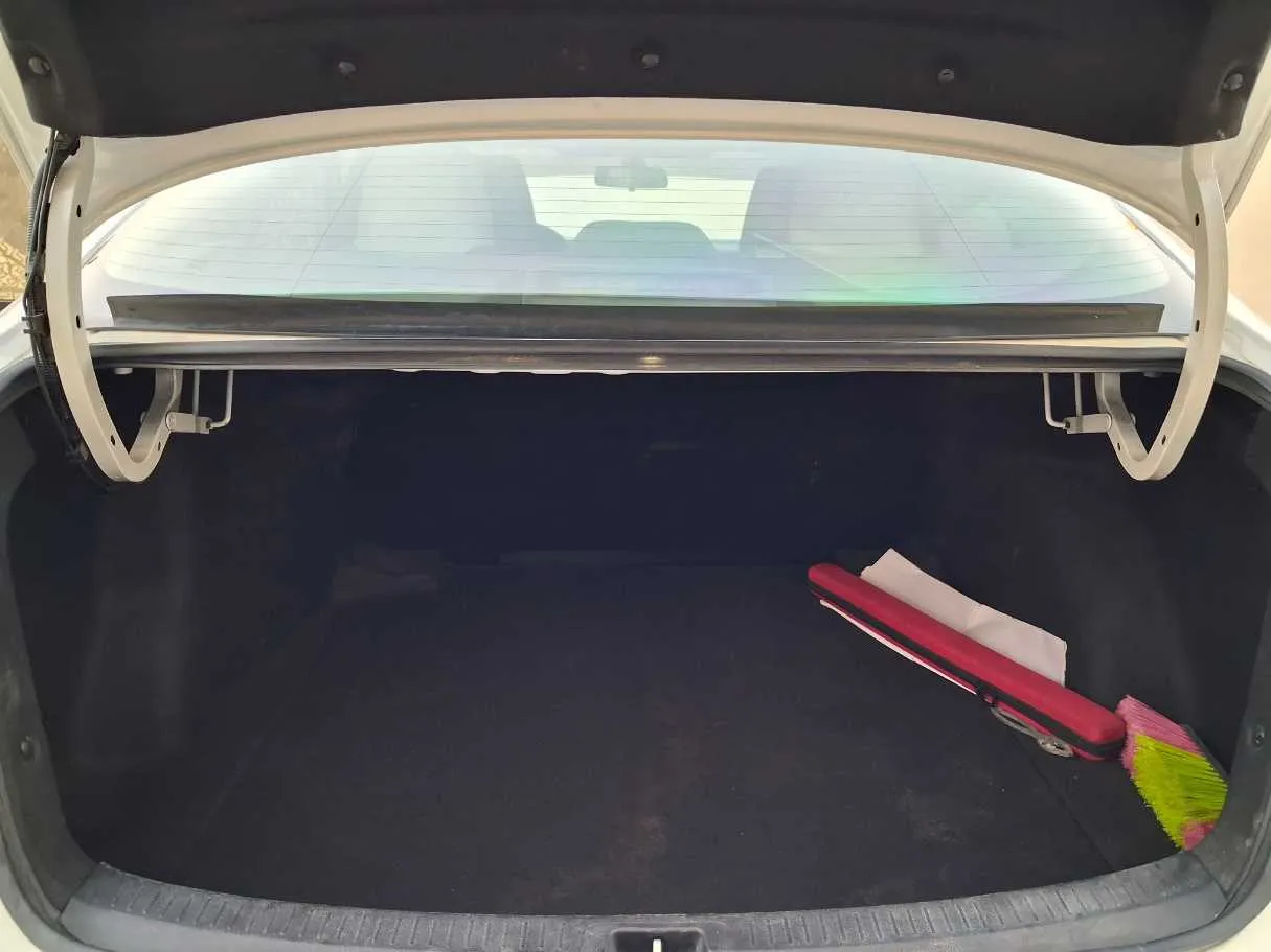 Car image 20