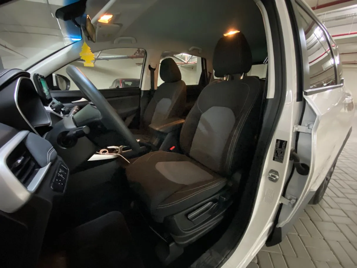 Car image 11