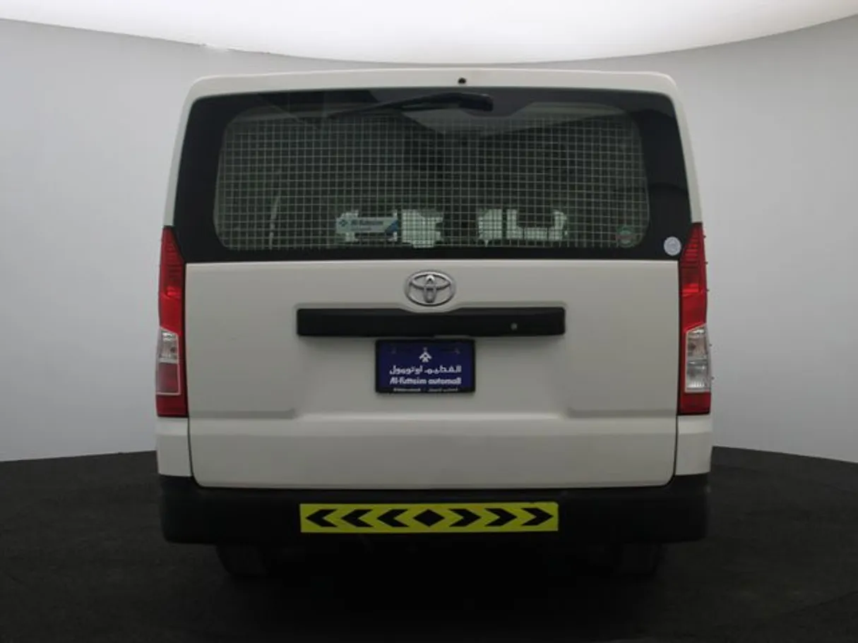 Car image 12