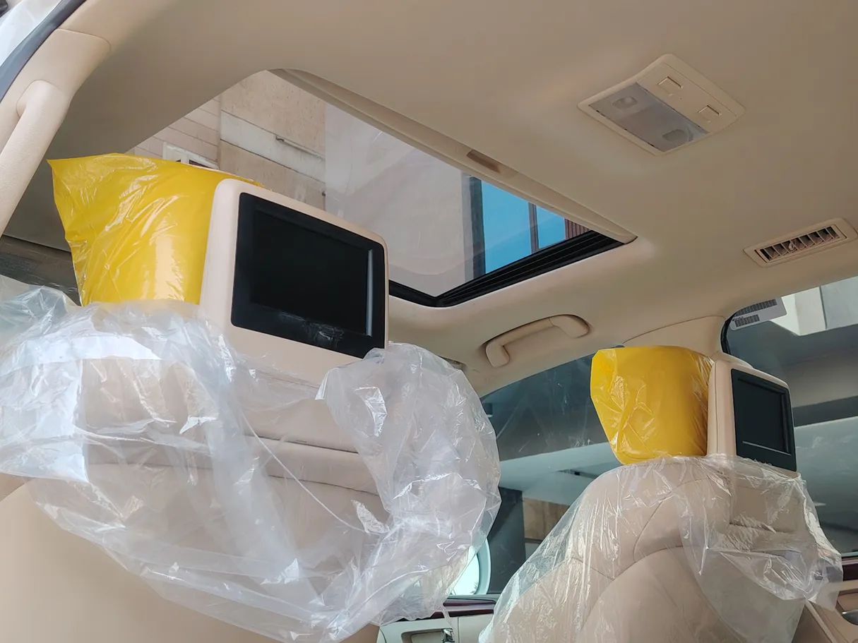Car image 17