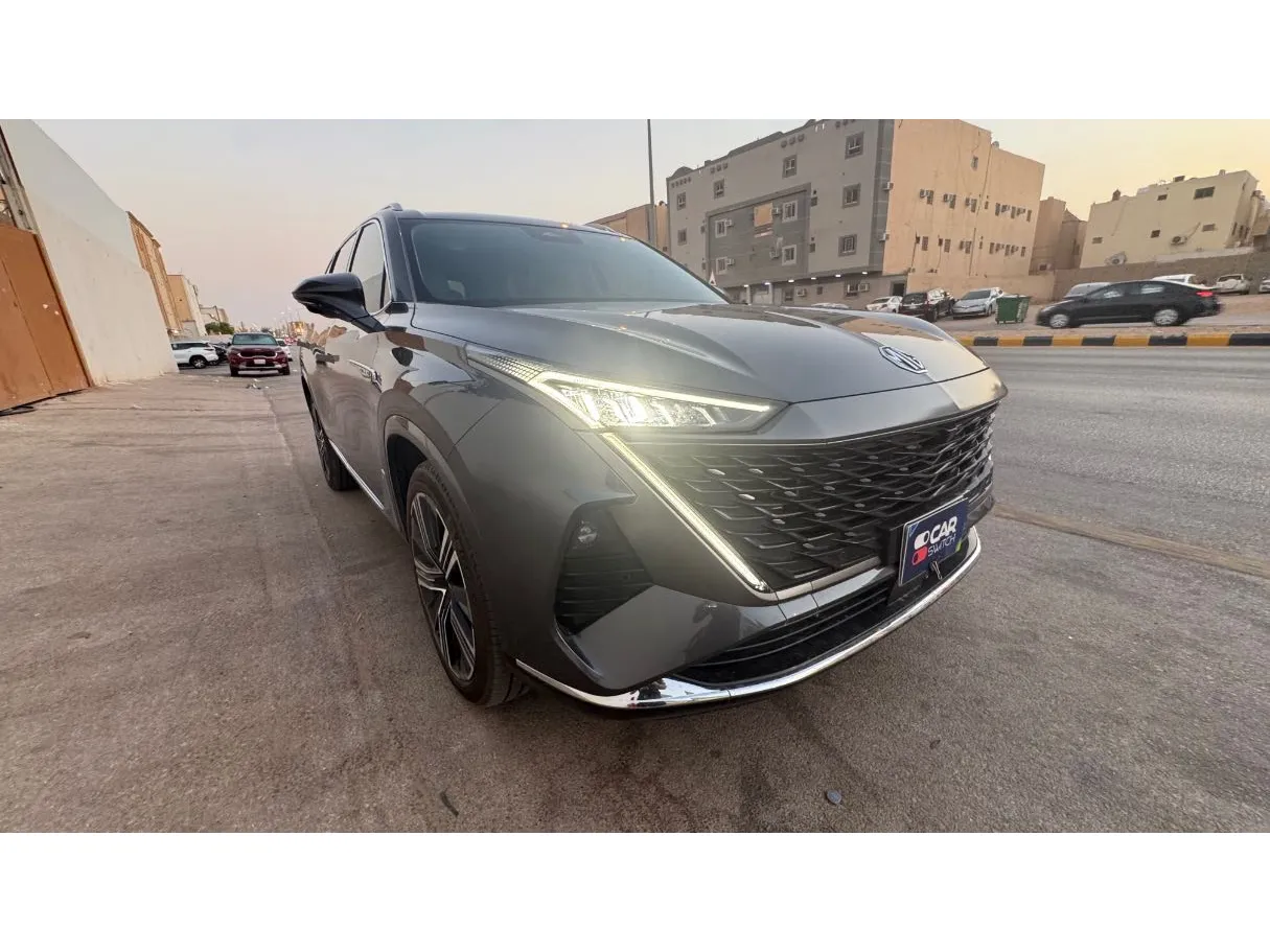 Car image 3