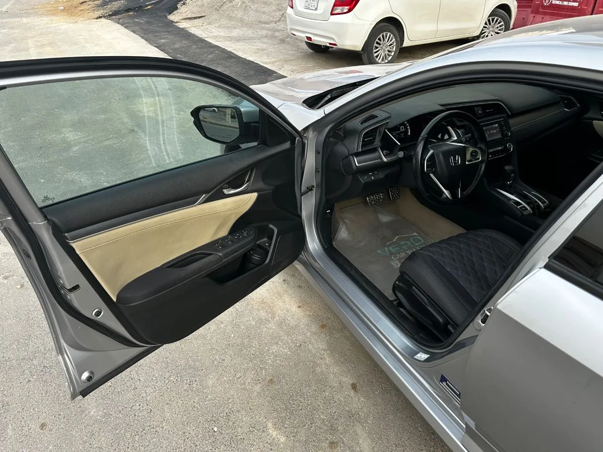 Car image 10