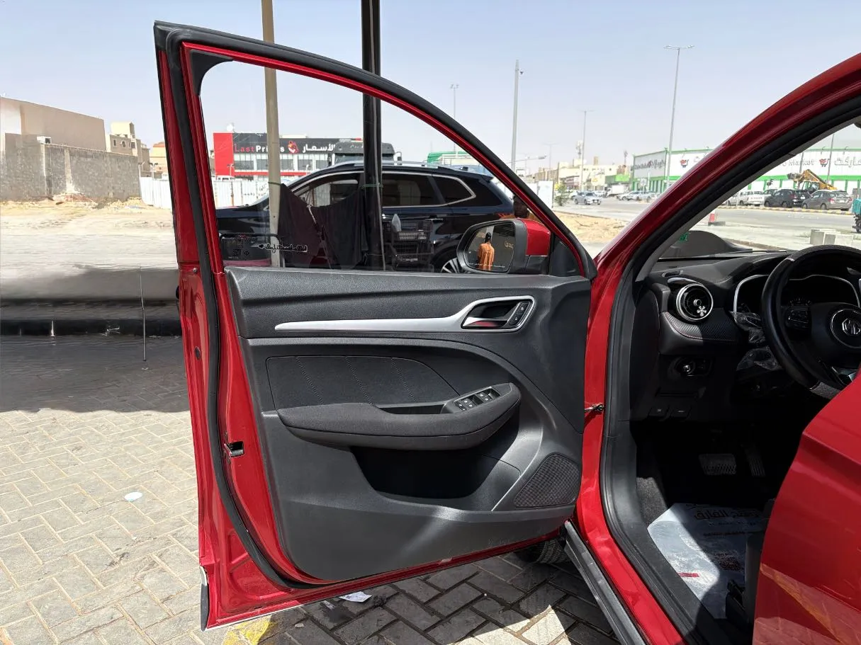 Car image 10
