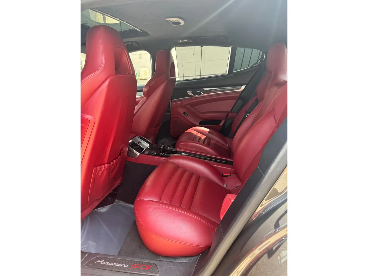 Car image 13