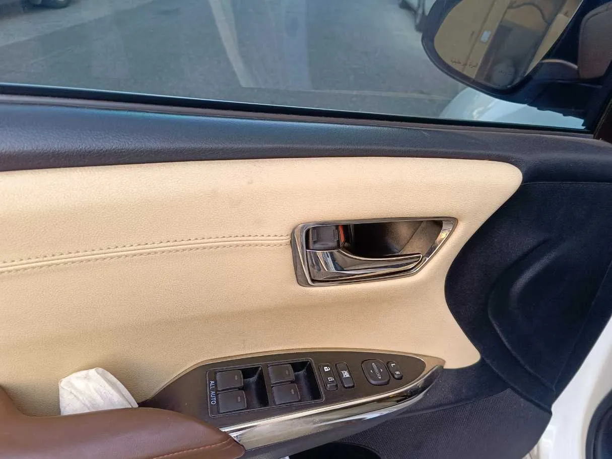Car image 24