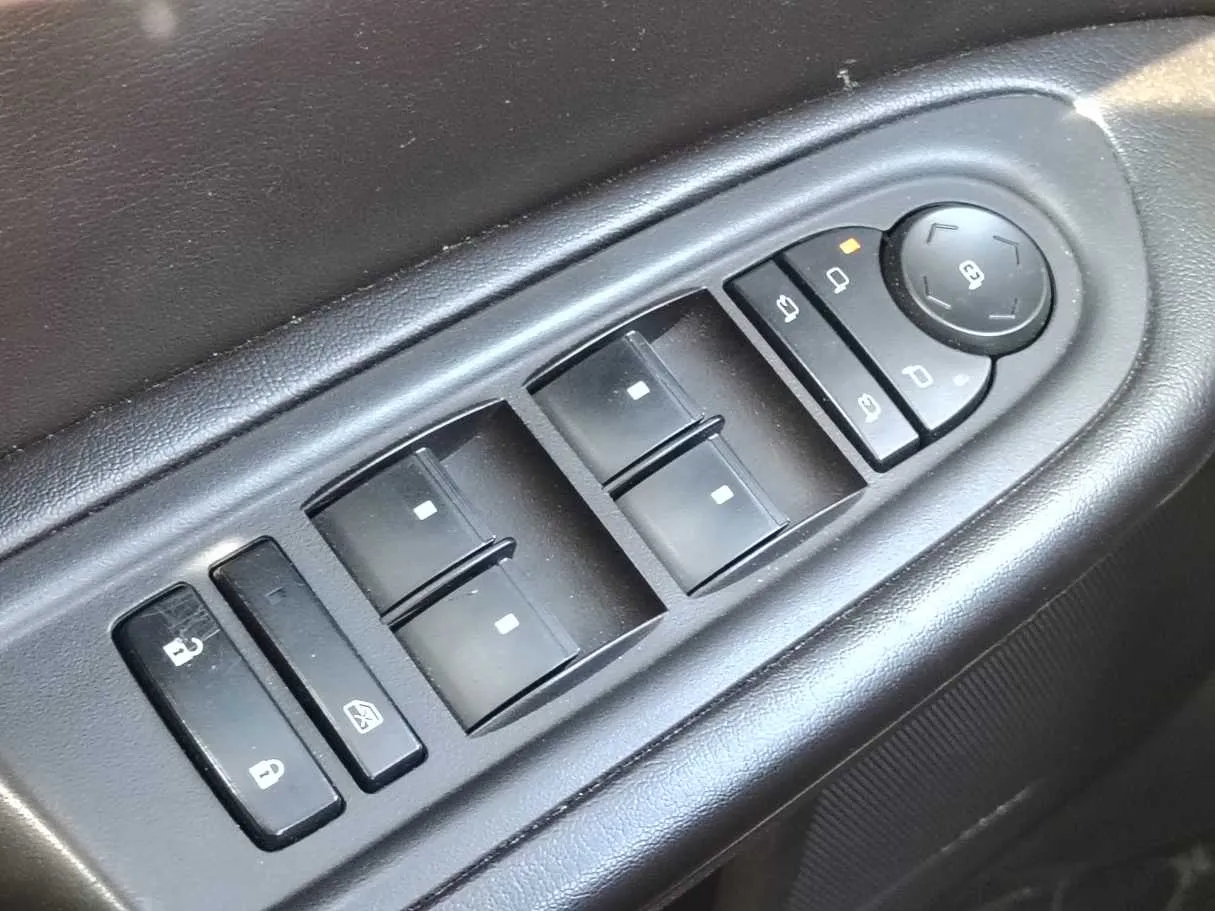 Car image 28