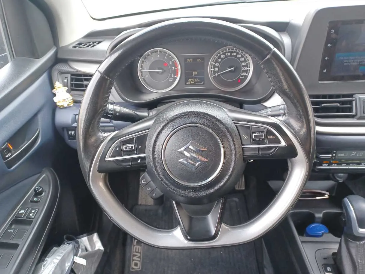 Car image 16