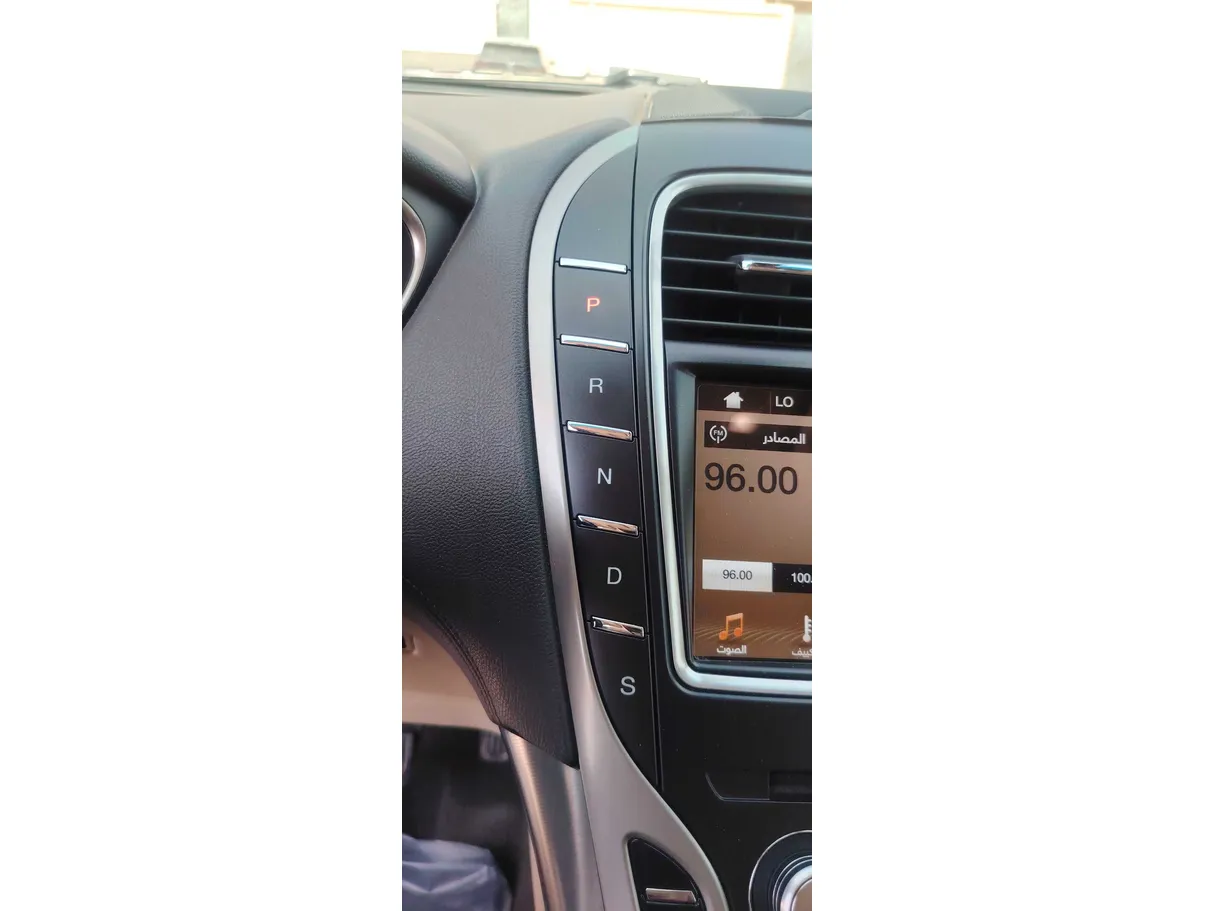 Car image 26