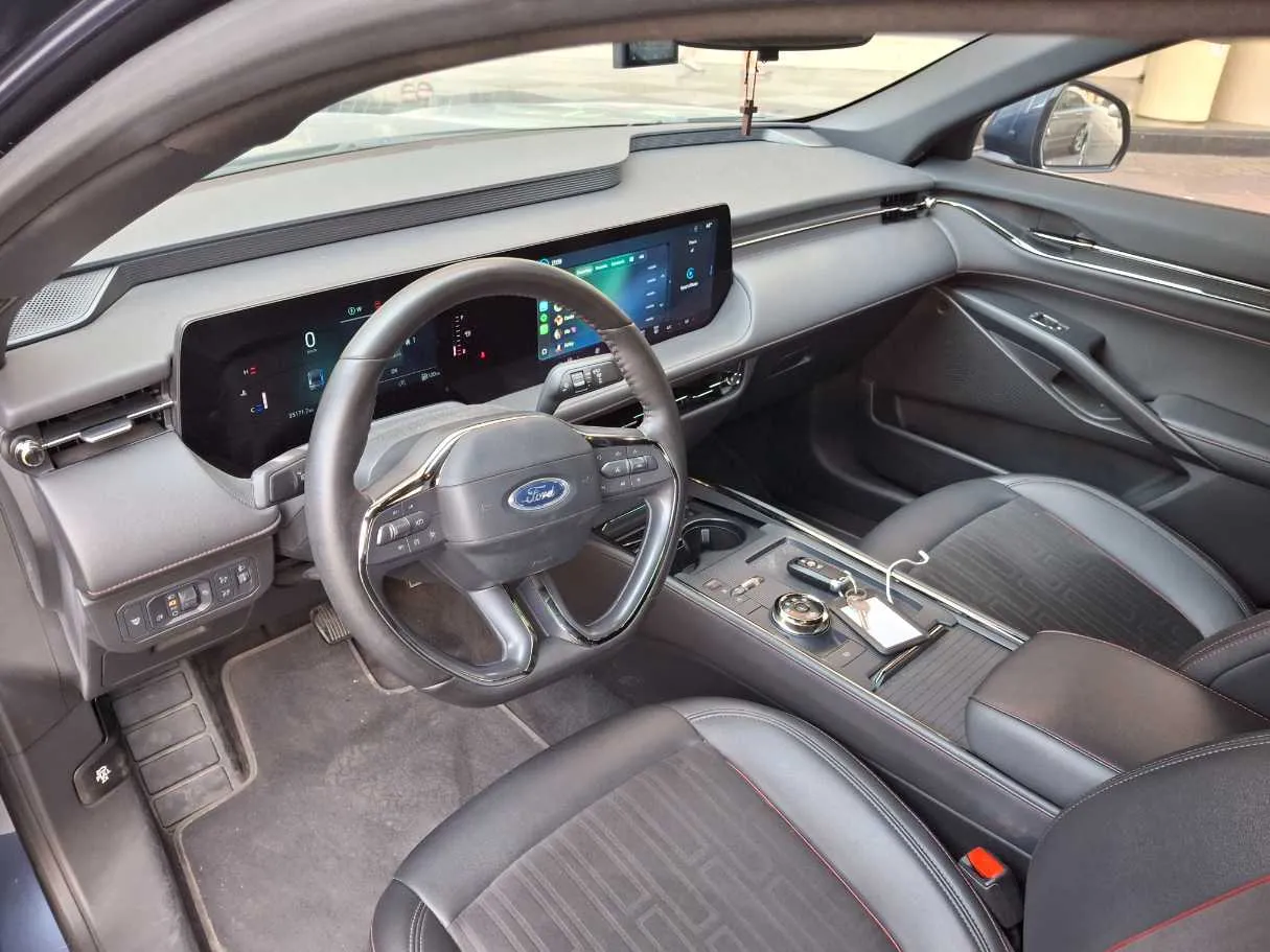 Car image 8