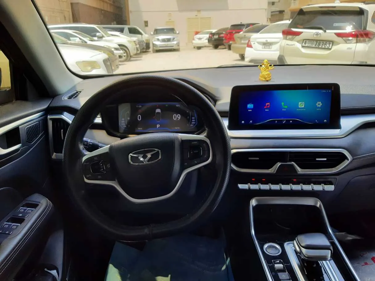 Car image 12