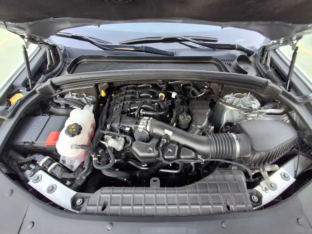 Car image 19