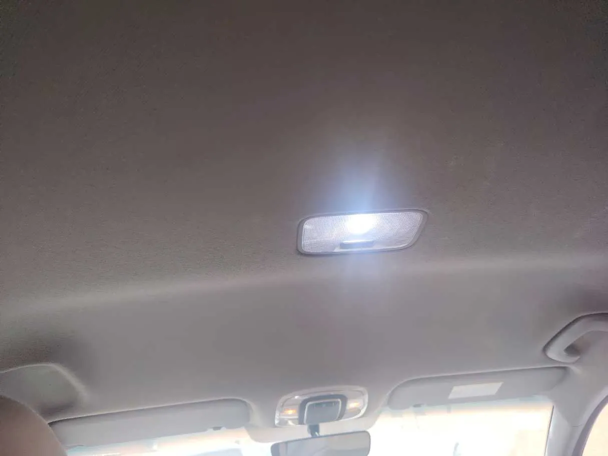 Car image 28