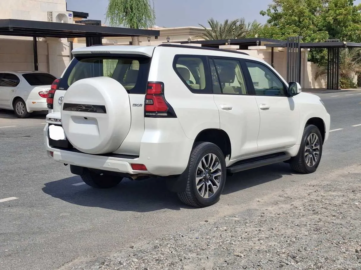 Car image 5