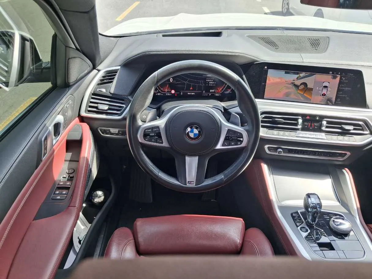 Car image 18