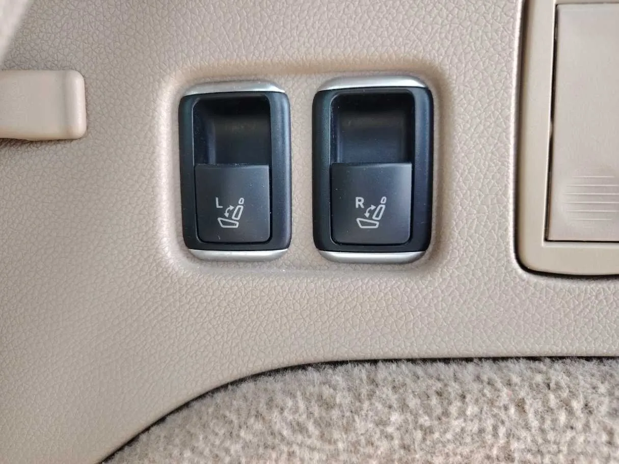 Car image 35