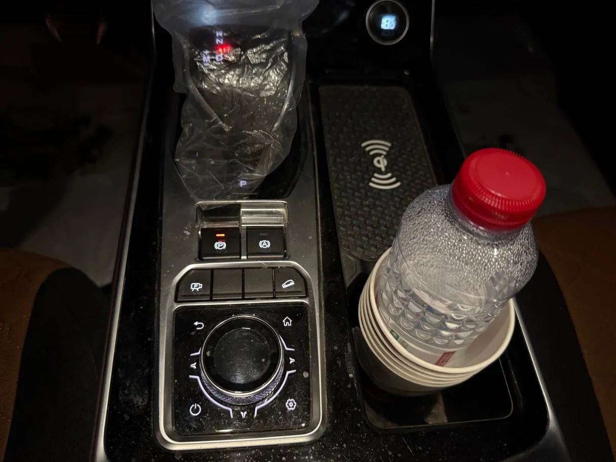 Car image 13
